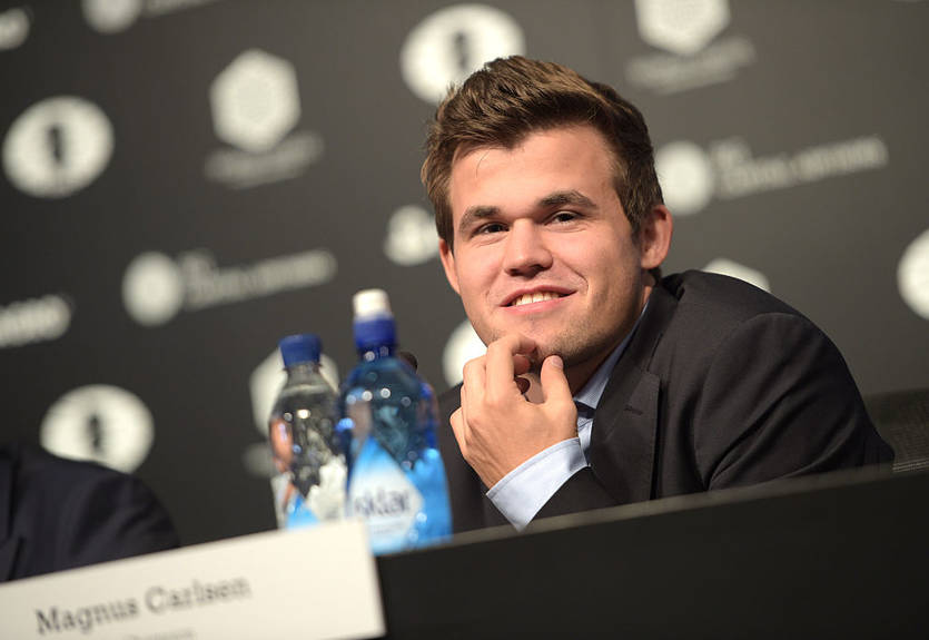 Карлсен защитил титул чемпиона мира по шахматам