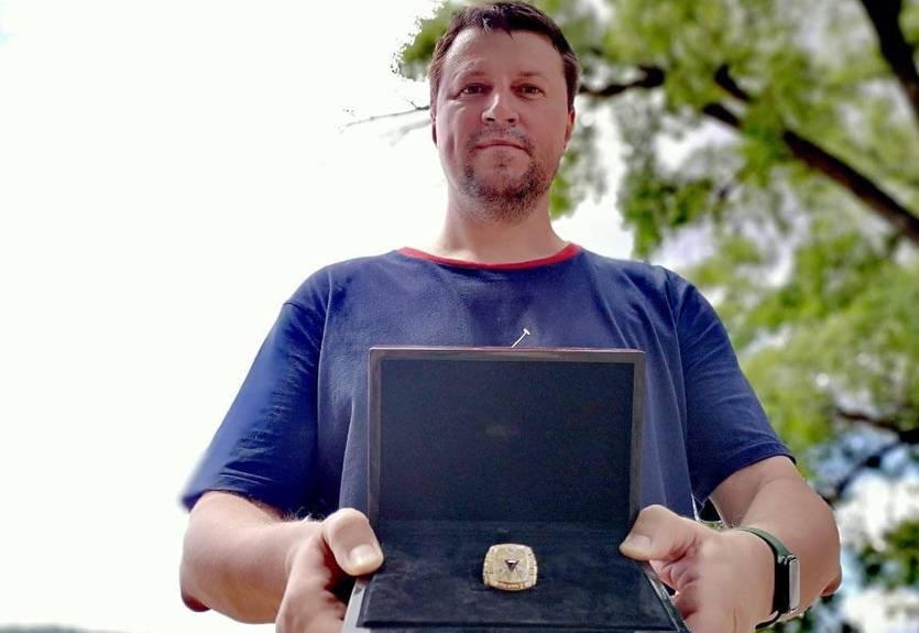 Украинский баскетболист НБА получил два новых чемпионских перстня от Лейкерс Украинский баскетболист НБА получил два новых чемпионских перстня от Лейкерс