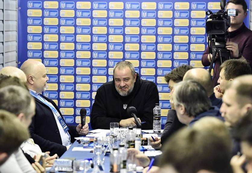 Павелко: Ми спілкуємось з Ребровим, але у нього контракт з клубом