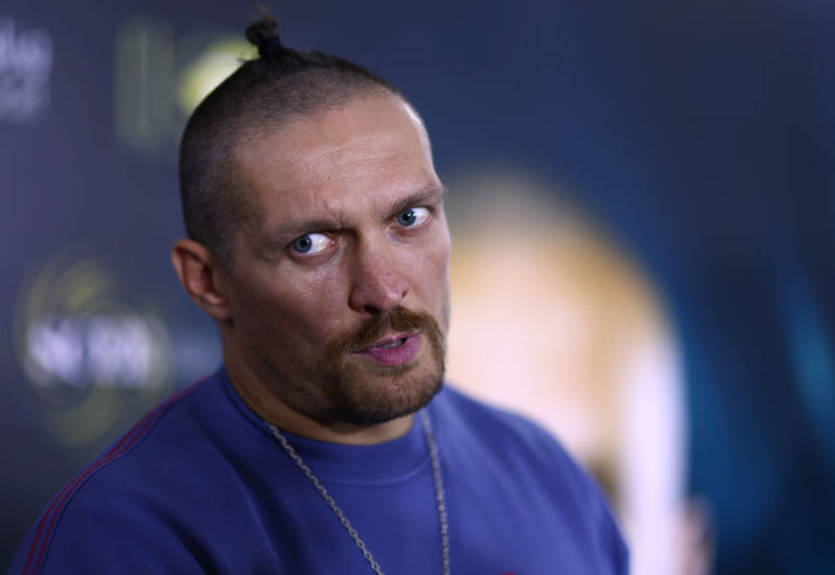 Усик будет восстанавливать дом, в котором россияне убили тренера по боксу