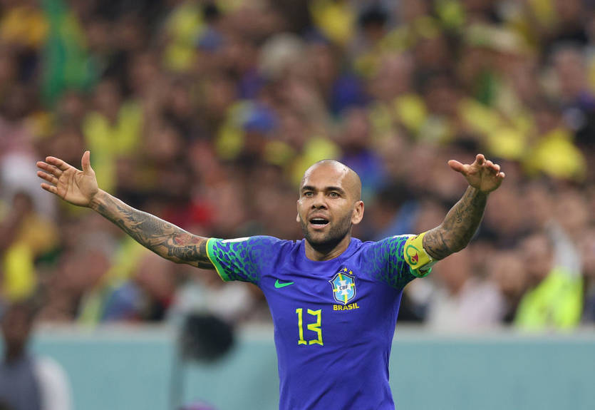 Дані Алвес провів перший матч у в'язниці