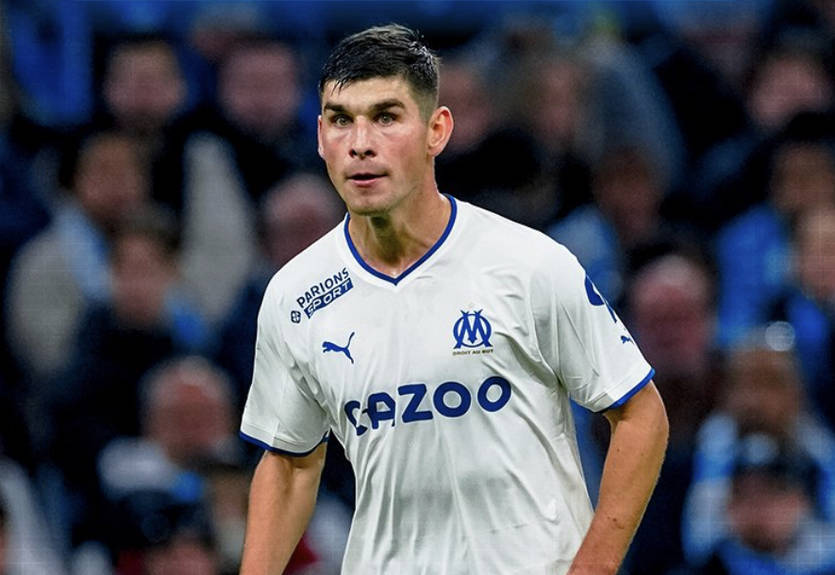 Малиновский извинился в соцсетях за объятия с российским футболистом