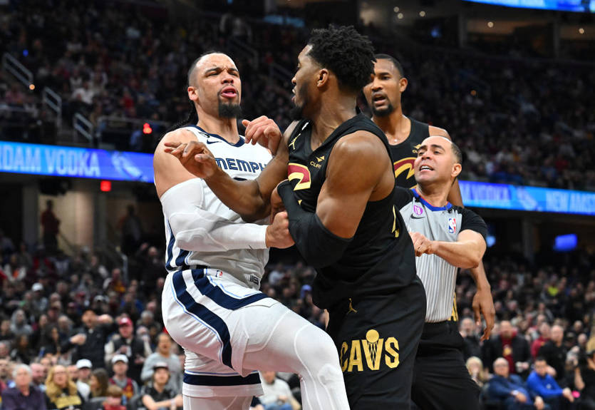 НБА покарала Мітчелла та Брукса за бійку у матчі Клівленд - Мемфіс