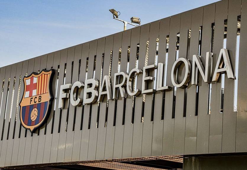 Барселона має намір оскаржити відмову ФІФА оформити трансфер захисника ЛА Гелаксі