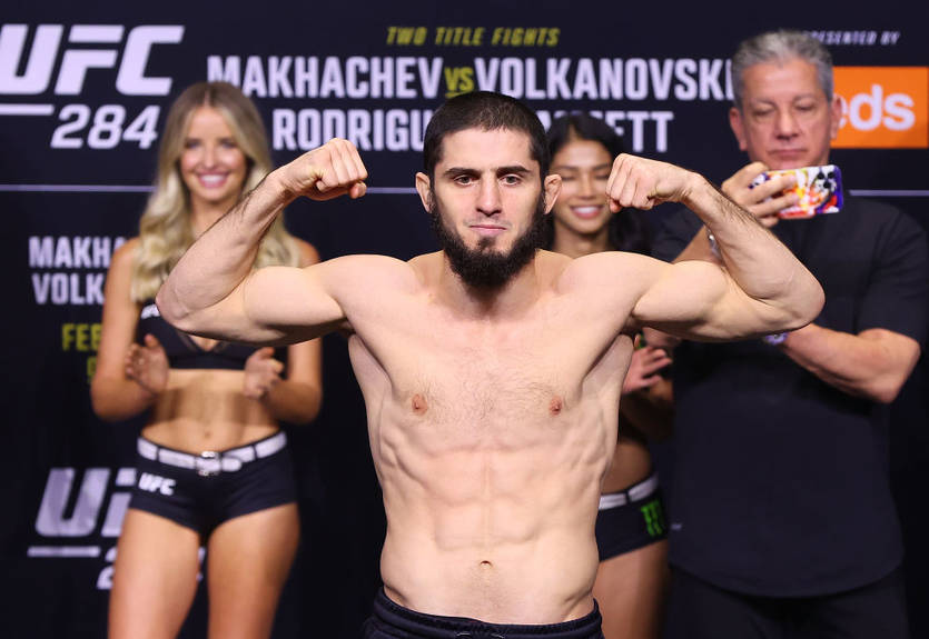 Махачев заявил о готовности подраться с Макгрегором