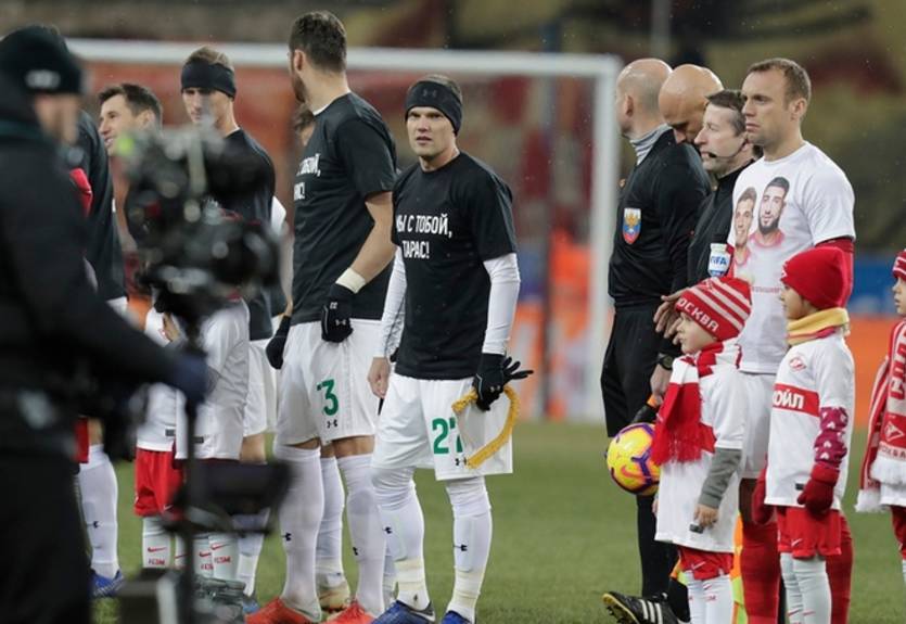 Игроки Локомотива вышли на матч в футболках в поддержку Михалика