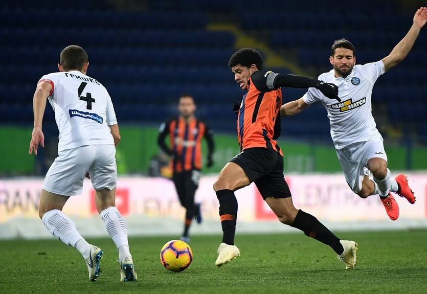 Шахтер – Олимпик: грубый фол Тайсона против Гая