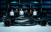 Вольфф объяснил, почему Мерседес вернулся к черному цвету болида