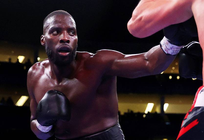 Британские тяжеловесы устроили потасовку в кинотеатре на премьере фильма о боксе