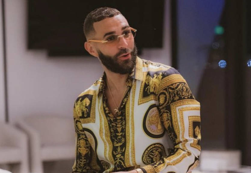 Справжній романтик: Бензема на День Святого Валентина подарував букети квітів трьом різним жінкам