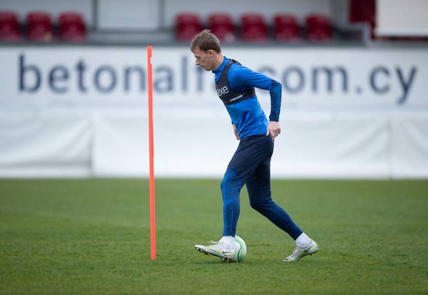 Днепр-1 усилился двумя игроками Металлиста Днепр-1 усилился двумя игроками Металлиста