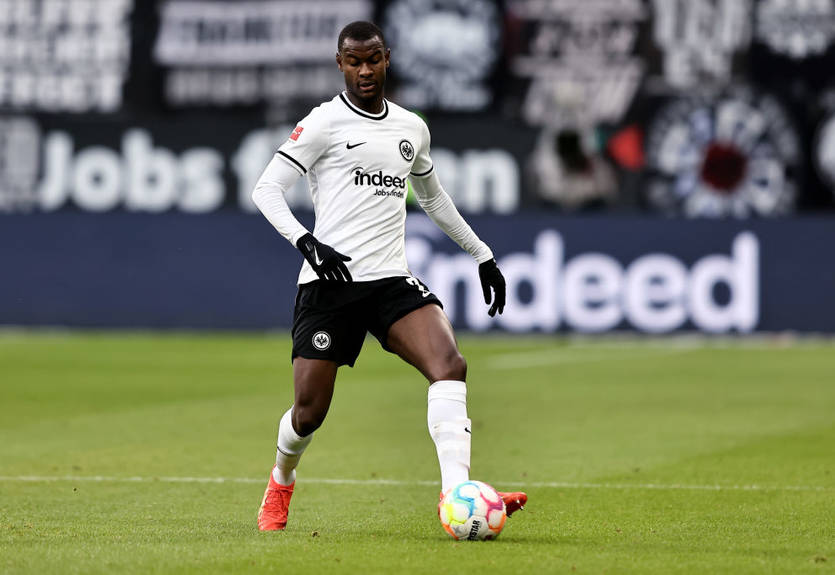 Барселона може безкоштовно підсилитися французьким центрбеком