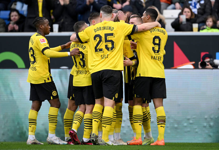 Боруссия Дортмунд минимально обыграла Хоффенхайм и возглавила таблицу Бундеслиги Боруссия Дортмунд минимально обыграла Хоффенхайм и возглавила таблицу Бундеслиги