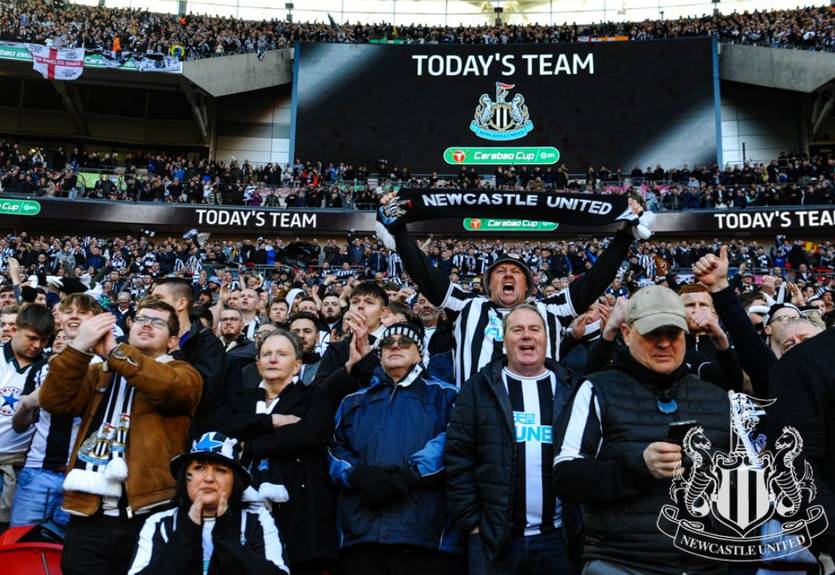 Поспешил и насмешил: Фанат Ньюкасла заранее сделал тату в честь победы в финале Кубка лиги