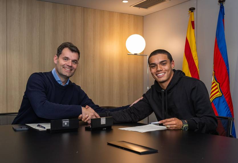 Сын Роналдиньо подписал контракт с Барселоной Сын Роналдиньо подписал контракт с Барселоной