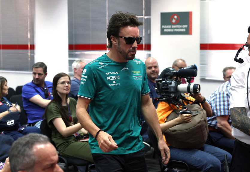 Алонсо приуменьшил ожидания фанатов от возможного подиума Астон Мартина