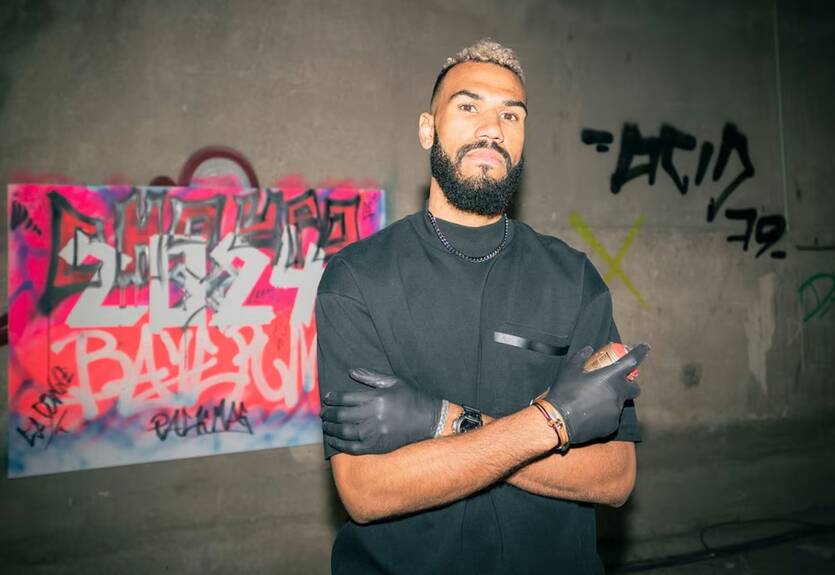 Шупо-Мотінг отримав новий контракт і віддячив клубу картиною Шупо-Мотінг отримав новий контракт і віддячив клубу картиною