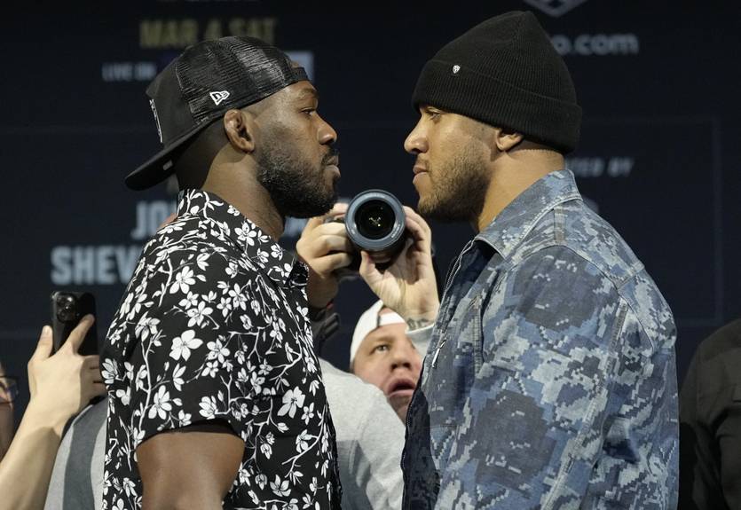 Удачный набор веса: Джонс оказался тяжелее Гана на взвешивании