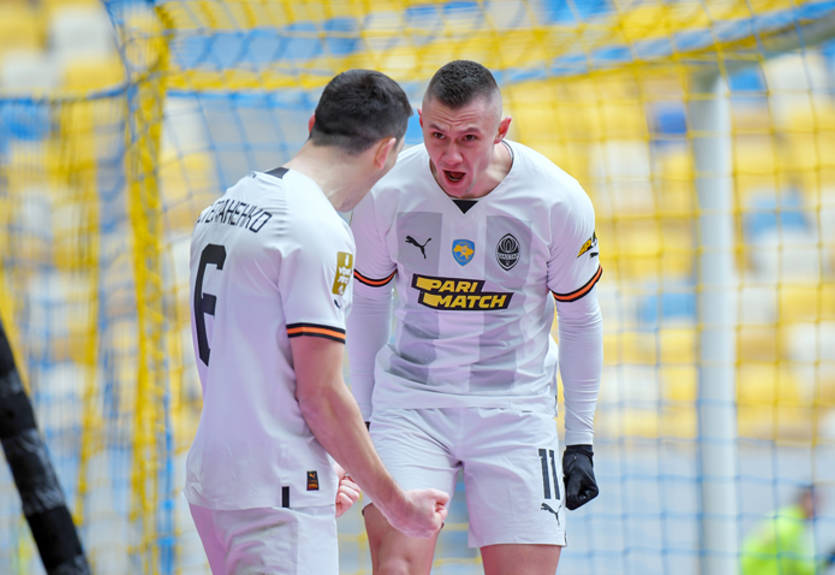 "Второй правильно замкнул?": футболист Шахтера ответил фанату-критику "Второй правильно замкнул?": футболист Шахтера ответил фанату-критику