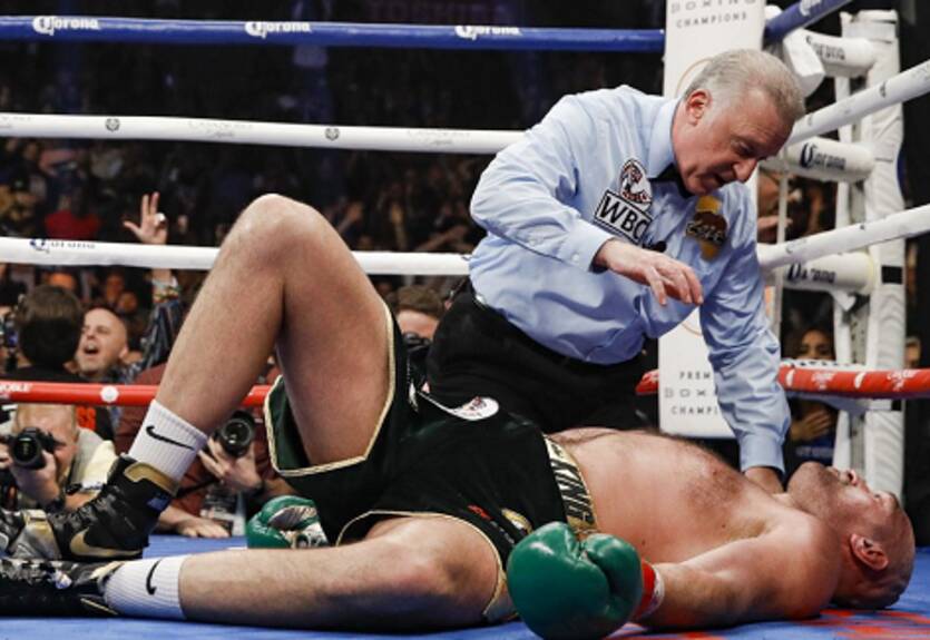 Рефери рассказал, почему он не остановил бой Фьюри с Уайлдером