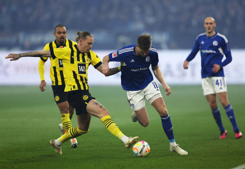 Боруссія Дортмунд не втримала перемогу над Шальке у Рурському дербі Боруссія Дортмунд не втримала перемогу над Шальке у Рурському дербі