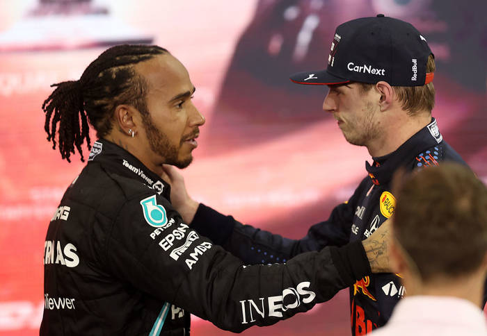 Гемілтон та Ферстаппен після Гран-прі Абу-Дабі в 2021 році