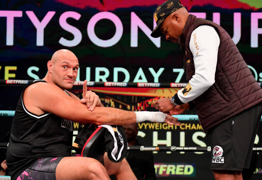 "Вирушаю в тренувальний табір": Ф'юрі зникне з соцмереж для підготовки до бою з Усиком