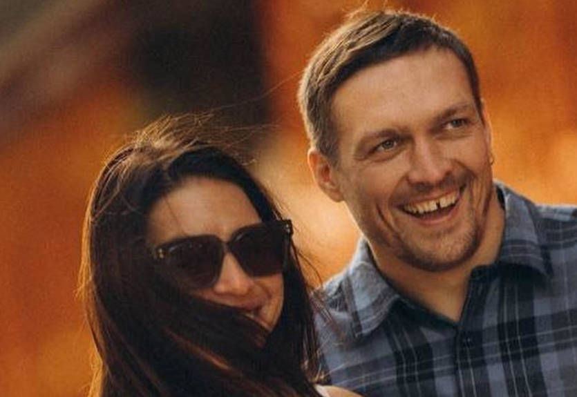 Дружина Усика опублікувала мем-застереження для Ф'юрі Дружина Усика опублікувала мем-застереження для Ф'юрі