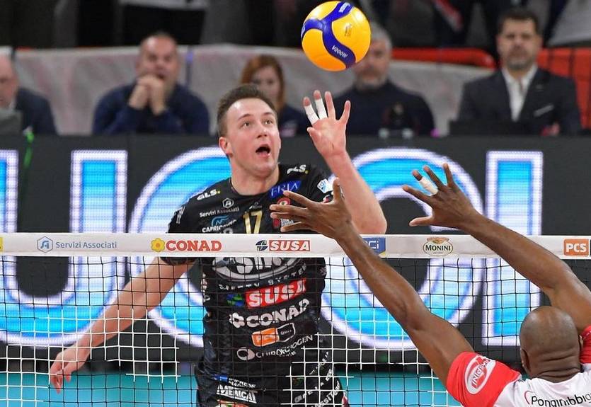 Олег Плотницкий впервые в сезоне стал MVP матча Лиги чемпионов по волейболу Олег Плотницкий впервые в сезоне стал MVP матча Лиги чемпионов по волейболу
