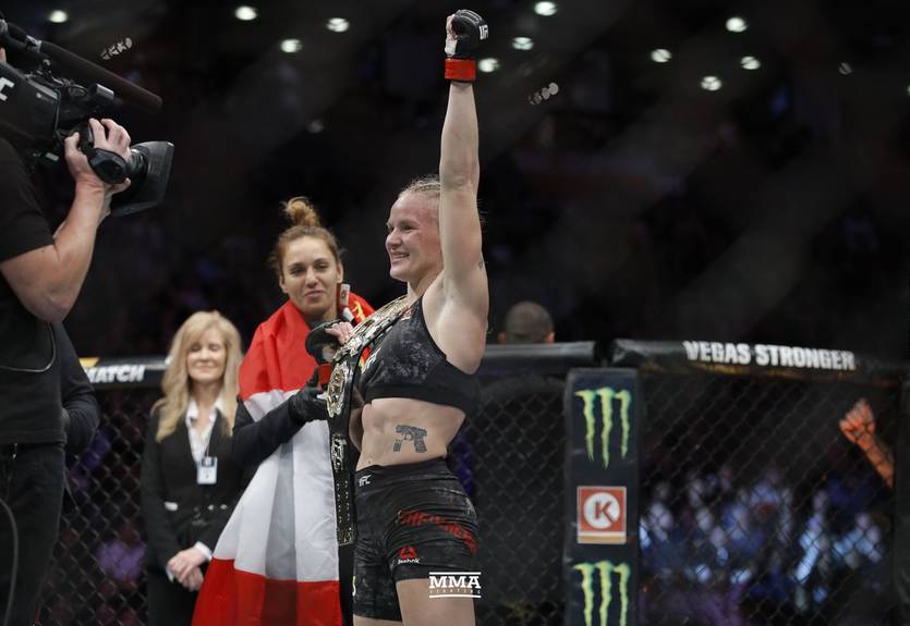 Шевченко одолела Енджейчик и завоевала пояс UFC