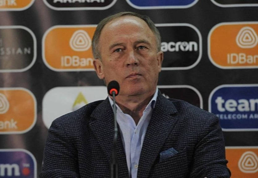 "Вы тренер, у вас есть лицензия?": Петраков грубо ответил журналисту, раскритиковавшего специалиста "Вы тренер, у вас есть лицензия?": Петраков грубо ответил журналисту, раскритиковавшего специалиста