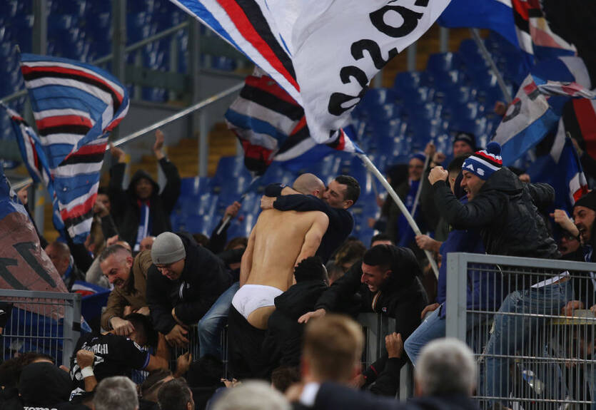 Фанаты Сампдории на радостях сняли трусы с игрока команды