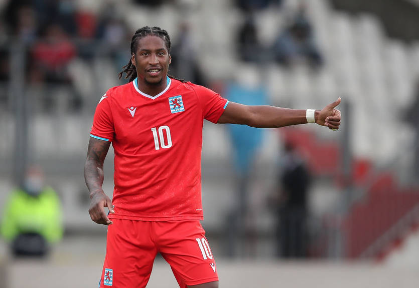 Скандальный футболист Динамо Киев сделал оригинальный подарок Роналду Скандальный футболист Динамо Киев сделал оригинальный подарок Роналду