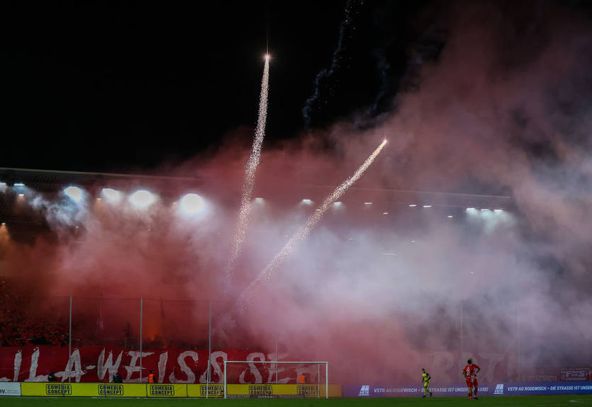 Правительство Франции разрешит использование пиротехники на нескольких стадионах