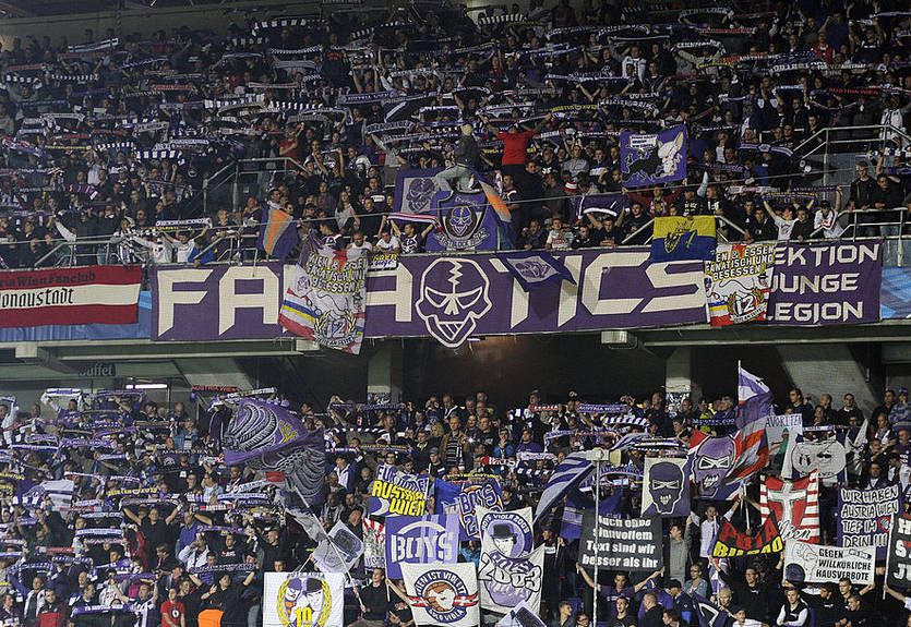 "Поддерживаем всех, всегда и везде": более 1000 фанатов пришли на матч Аустрии U-7