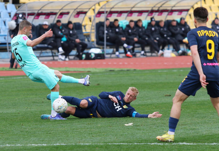Незабитый пенальти оставил противостояние Металлиста и Колоса без голов Незабитый пенальти оставил противостояние Металлиста и Колоса без голов