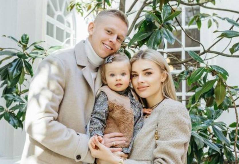 Суперництво за обійми: Зінченко поділився милим відео з дружиною та донькою Суперництво за обійми: Зінченко поділився милим відео з дружиною та донькою