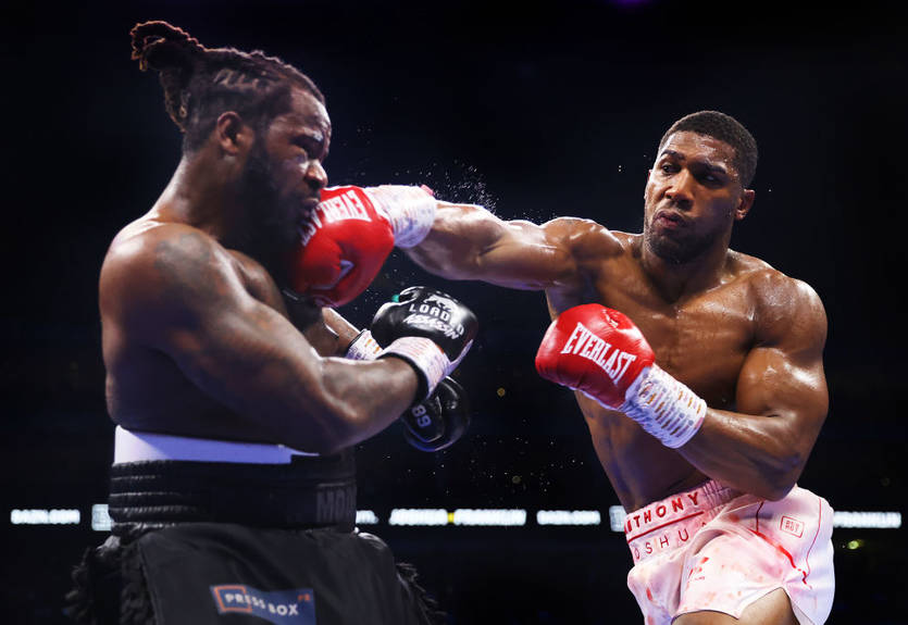 Джошуа в невзрачном стиле победил Франклина Джошуа в невзрачном стиле победил Франклина