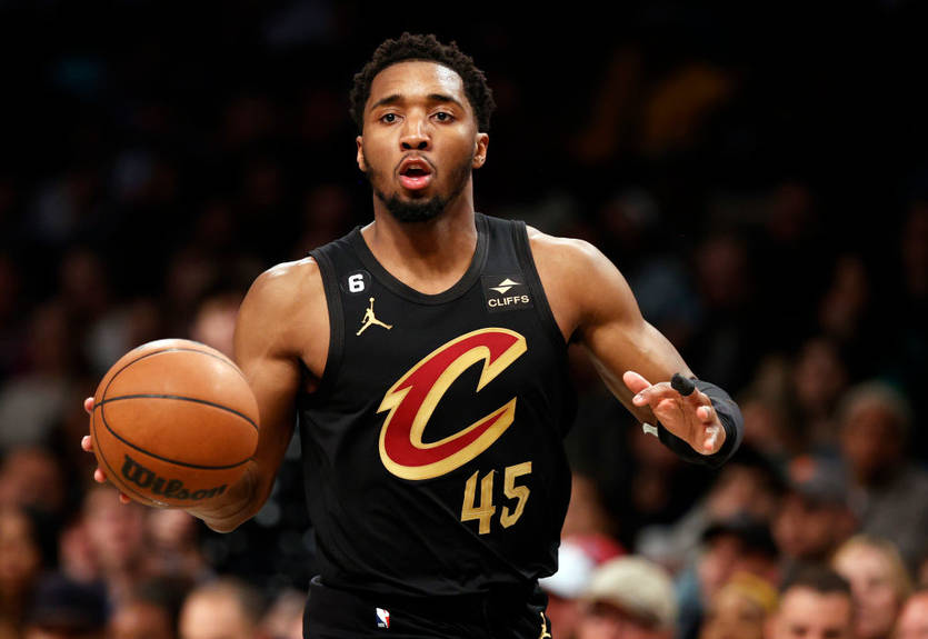 Мітчелл потрапив до елітної компанії гравців, набравши 40+ очок у четвертій грі поспіль Мітчелл потрапив до елітної компанії гравців, набравши 40+ очок у четвертій грі поспіль