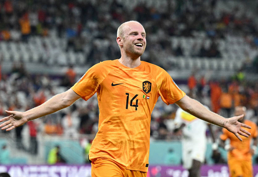 Хавбеку Аякса розбили голову, кинувши чимось із трибуни