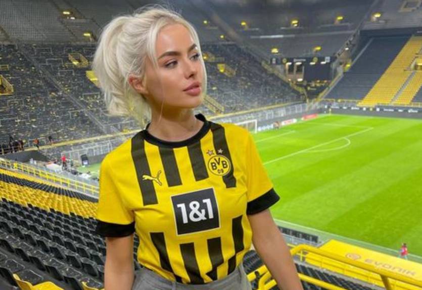 "Когда захочет": Горячая медсестра предложила помощь травмированному игроку Боруссии Д "Когда захочет": Горячая медсестра предложила помощь травмированному игроку Боруссии Д