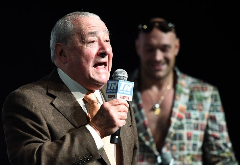 "Было сложно отказаться": Промоутер Фьюри нашел виновников срыва боя с Усиком