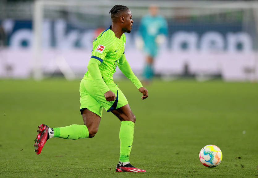 Арсенал и Челси поспорят за универсального защитника Вольфсбурга Арсенал и Челси поспорят за универсального защитника Вольфсбурга