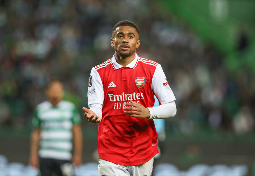 Футболист Арсенала предстанет перед судом из-за нападения его собаки на массажиста