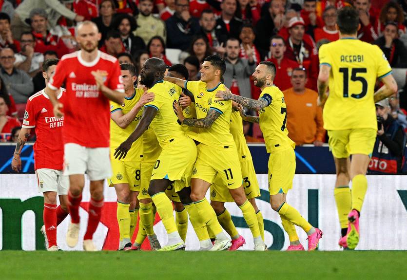 Интер обыграл Бенфику в первом матче 1/4 финала Лиги чемпионов Интер обыграл Бенфику в первом матче 1/4 финала Лиги чемпионов