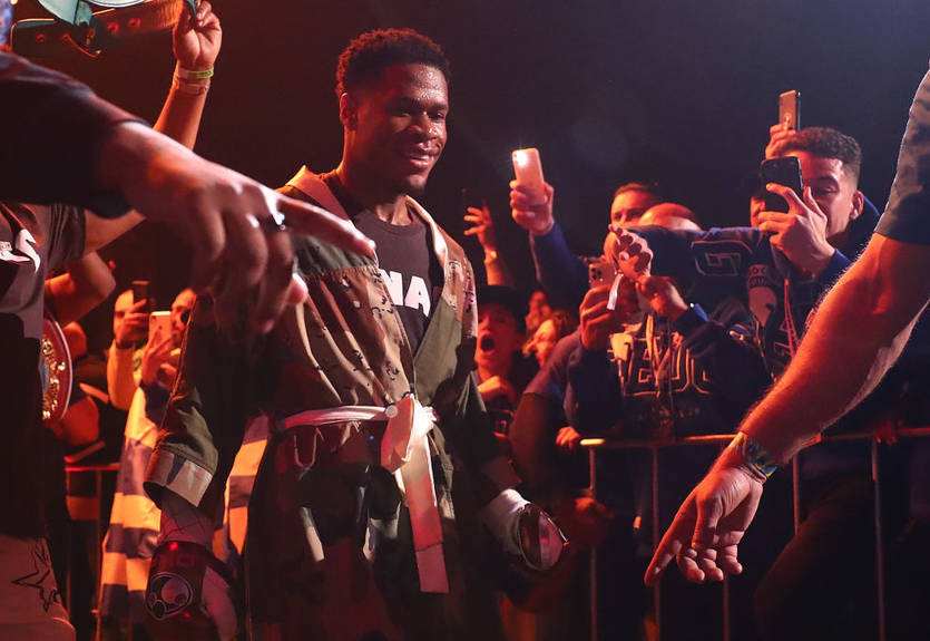 Дядя Мейвезера предсказал победителя боя Ломаченко - Хэйни