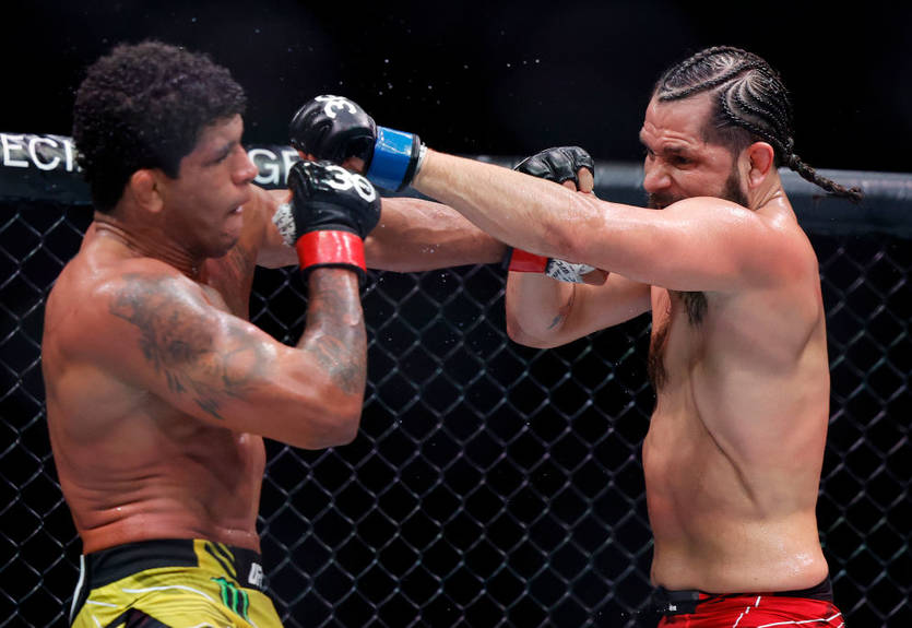 Бернс вибачився перед Масвідалем після звинувачень у використанні лосьйону