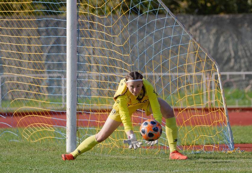 Отметила праздник: голкипер женского Днепра-1 сделала ассист в Международный День вратаря
