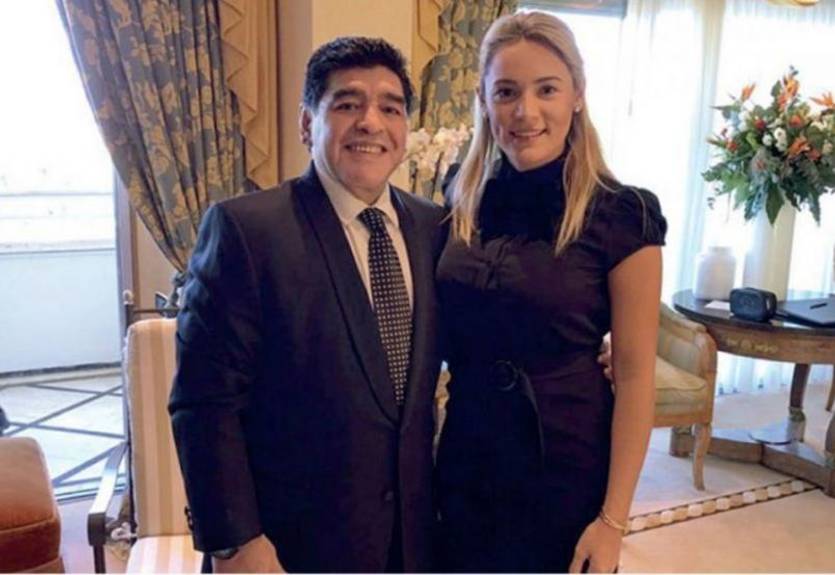 Подруга Марадоны бросила легендарного футболиста и выгнала его из дома