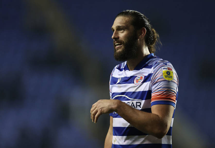 Экс-нападающий Ливерпуля получил удаление за "руку бога" Экс-нападающий Ливерпуля получил удаление за "руку бога"